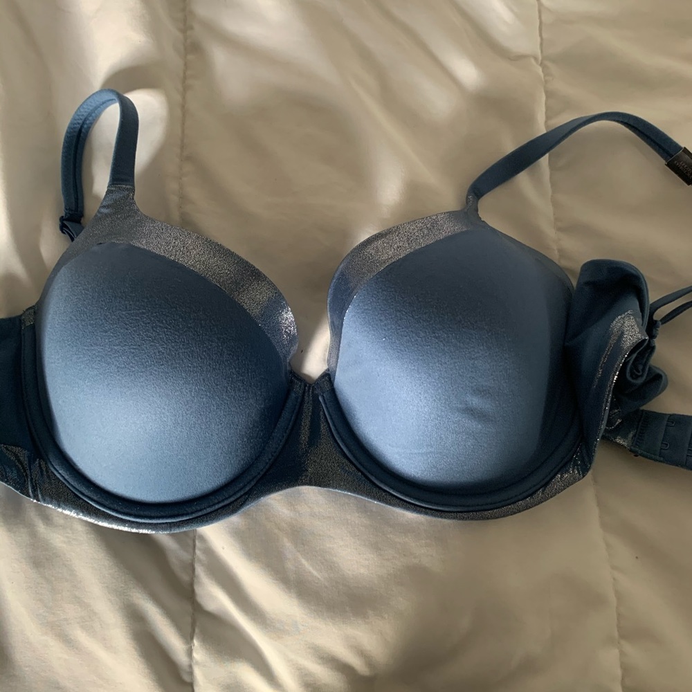 BRAND NEW VICTORIA SECRET BRA